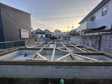 佐原のど真ん中。土台敷きスタート アイチャッチ