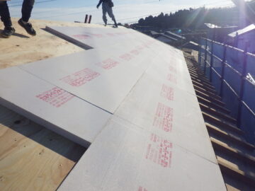 屋根は外断熱。冬暖かくて、夏涼しい秘密。 アイチャッチ