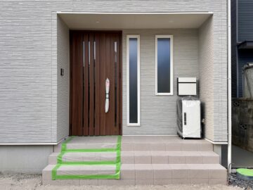 佐原の「杉の家」、外構工事が大詰め。宅配ボックスも取り付けました。 アイチャッチ